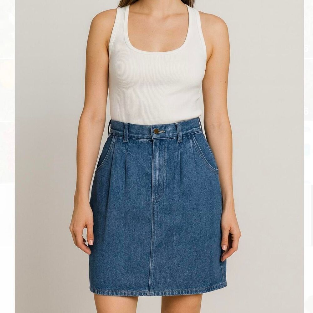 Vintage 80s 90s Blue denim skirt with zipper and button closure